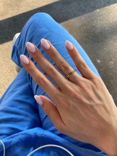 Short Oval Manicure, Europe Vacation Nails, American Manicure Nails, Europe Nails, Nude Nail Art, Short French Nails, Short Round Nails, Valentines Day Nail, Love Valentines Day