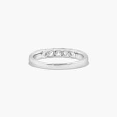 a white gold ring with three stones on the top and two diamonds in the middle