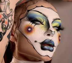 Sfx Looks Makeup Ideas, Colorful Sfx Makeup, Abstract Clown Makeup, Queen Makeup Royal, Angry Makeup, Avangard Makeup, Unique Makeup Looks Creative, Mask Makeup Look, Face Paint Makeup Looks