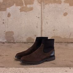 650$ New Hogan H304 Nubuck Brogue Chelsea Ankle Boots Brown - Size: Uk 10 ; Us 11 ; Eu 44 ; 29 Cm - 9.99/10 Brand New Item Without Tags And Box - 100% Authentic - Made In Italy - 50% Calf Leather, 50% Textile Fibre - Sole: 100% Rubber - Rrp 650$ - Cool Pair Of Boot - Great Styling - Elastic Panels - Iconic Design - Classic Chelsea Boot Styling - Minimalistic Design - Famous Brand - Very Comfortable - Premium Quality Business Slip-on Boots With Brogue Detailing, Wingtip Chelsea Boots With Brogue Detailing For Work, Winter Leather Chelsea Boots With Wingtip, Wingtip Leather Chelsea Boots For Winter, Winter Leather Wingtip Chelsea Boots, Classic Slip-on Boots With Brogue Detailing, Formal Ankle-high Suede Chelsea Boots, Luxury Suede Chelsea Ankle Boots, Elegant Brogue Slip-on Boots