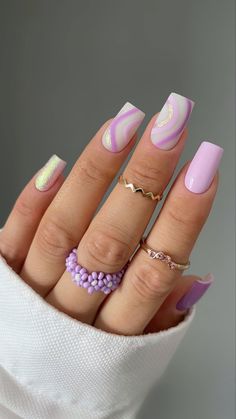 Discover 20+ Trendy Coffin Nails We Can't Get Enough Of This Year! Whether you love Girly Acrylic Nails or are looking for perfect Coffin Press On Nails, this collection has it all. From elegant Ballet Nails to bold Holiday Acrylic Nails, these designs will elevate your style. Try French Tip Acrylic Nails for a classic look or go for Gradient Nails to keep things fresh. If you prefer DIY, explore options with Acrylic Nail Tips and Nail Forms. Don't miss out on the latest trends in Manikur Kuk...