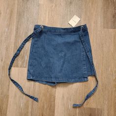 Forever 21 Denim Blvd Jean Skort Size Medium. New With Tags. From Smoke Free Home. Forever 21 Mid-rise Denim Bottoms, Forever 21 Fitted Denim Blue Bottoms, Fitted Denim Blue Bottoms By Forever 21, Fitted Denim Blue Bottoms From Forever 21, Forever 21 Denim Blue Cotton Bottoms, Forever 21 Denim Blue Denim Bottoms, Forever 21 High Waist Denim Blue Bottoms, Forever 21 Fitted Denim Bottoms, Fitted Denim Bottoms From Forever 21