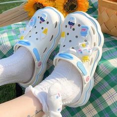 Kawaii Sanrio Hello Kitty and Kuromi Crocs: Gift for Kids Sanrio Crocs, Heel Crocs, Anime Crocs, Crocs Summer, Jibbitz Ideas, Softie Aesthetic, Crocs Ideas, Sanrio Fashion, Crocs Fashion