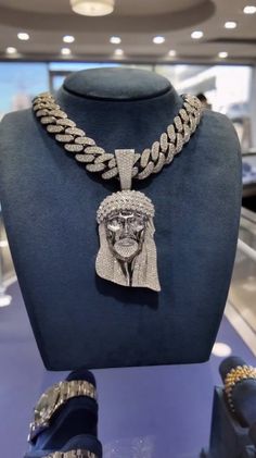 Iced Out Moissanite Jesus Pendant, Icy Diamond Jesus Face Necklace, Iced Out Moissanite Jesus Face Pendant, Bling Hip Hop Men Jewelry - 𝗖𝗵𝗲𝗰𝗸 𝗼𝘂𝘁 𝗼𝘂𝗿 𝘃𝗶𝗱𝗲𝗼 𝘁𝗼 𝘀𝗲𝗲 𝘁𝗵𝗲 𝗰𝗹𝗲𝗮𝗿 𝗳𝘂𝗹𝗹𝘆 𝗶𝗰𝗲𝗱 𝗼𝘂𝘁 𝗺𝗼𝗶𝘀𝘀𝗮𝗻𝗶𝘁𝗲 𝗷𝗲𝘀𝘂𝘀 𝗽𝗲𝗻𝗱𝗮𝗻𝘁. Hip hop fashion design - UNISEX luxury hip hop fashion pendant designed for hip hop lovers. The high polish finish gives it extra gloss. The close and close connection makes it strong and heavy. ▪️  𝗗𝗶𝗮𝗺𝗼𝗻𝗱 𝗦𝗽𝗲𝗰? Iced Out, Face Pendant, Face Necklace, Jesus Face, Fashion Pendant, Men Jewelry, Hip Hop Jewelry, Pendant Design, Jewelry Maker