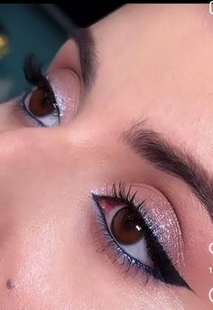 Eye makeup tutorials #eyemakeuptutorial #eyeliner Navy And Silver Eye Makeup, Eye Makeup Tutorials, Silver Eye Makeup, Inspo Makeup, Beautiful Eye Makeup, Makeup Eye Looks, Beautiful Eye, Makeup Tutorials, Eye Makeup Tutorial