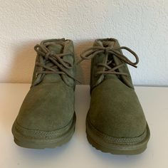 New Ugg Neumel Chukka Boots Faux Fur Suede Army Green Booties Size 7 Womens/6 Childrens. New Without Box Size: Us 7 Medium Womens/6 Children / Eu 38 Retail $140 Combining Premium Materials And Effortless Style, The Neumel Is An Iconic Heritage Chukka. It's Lined In Uggplush And Finished With A Durable Treadlite By Ugg Sole For All-Day Cushioning, Offering A Signature Slipper-Like Feel Indoors Or Out. Suede Upper Rear Pull Tab Uggpure Lining/Insole Treadlite By Ugg Outsole For Comfort Stored In A Comfortable Low-top Winter Boots, Casual Ankle Boots With Faux Fur Lining, Casual Boots With Faux Fur Lining And Round Toe, Casual High-top Boots With Faux Fur Lining, Comfortable Lace-up Suede Boots, Pink Ugg Boots, Ugg Ankle Boots, Ugg Neumel, Chestnut Uggs