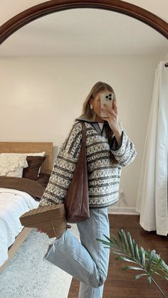 Comfy But Stylish Outfits Fall, Thanksgiving Break Outfits, Preppy Boho Outfits Winter, Fall Causal Outfit, Cozy Uni Outfit, Getting Coffee Outfit, Cold Cozy Outfit, Fall Outfits Women Sweaters, Thanksgiving Outfit Cozy