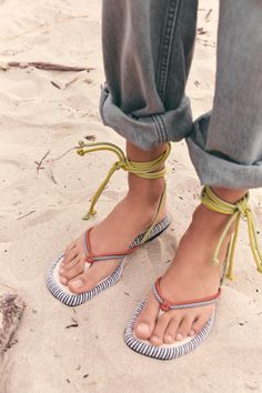 LOW HEEL ROPE SANDALS Rope Sandals Outfit, Beach Sandals Outfit, Fisherman Sandals Women, Zara Flats, Rope Sandals, Colored Rope, Sandals Outfit, Fisherman Sandals, Shoe Trends