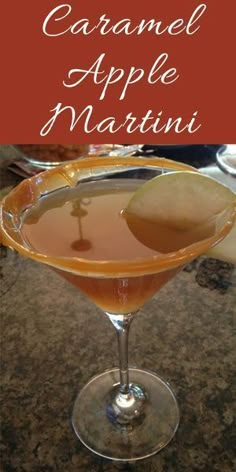 Apple Martini Recipe, Caramel Apple Martini, Martini Party, Recipes Winter, Coctails Recipes, Apple Martini, Martini Recipe, Martini Recipes