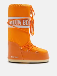 apricot orange water-repellent padded design logo-print strap aesthetic criss-cross tubular laces (not to be used to tighten boots) metal eyelet detailing full foam lining top drawstring fastening round toe calf-length contrasting rubber sole slip-on style Boots Moon, Boots Metal, Orange Water, Apricot Orange, Mule Sneakers, Moon Boot, Slip On Boots, Low Boots, Moon Boots