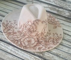 Unique Burned Art Design on Wide Brim Rancher Hat WILD ROSES POPPIES Boho Cowgirl Style Vegan Suede Customize Gift Assorted Colors - Etsy Burned Flat Brim Hat, Denim Cowboy Hat, Wedding Cowgirl Hat, Pyrography Hats, Hat Burning Ideas, Painting Hats, Boho 2024