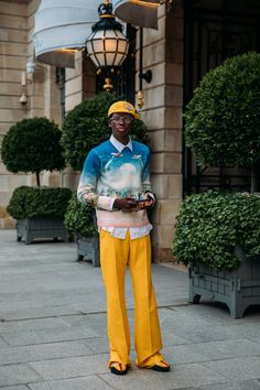 Colorful Outfits Men, Mens Street Style Winter, Mens Street Style Summer, Paris Vogue, Outfits Men Streetwear, Black Men Street Fashion, Men Street Fashion, Street Style Outfits Men