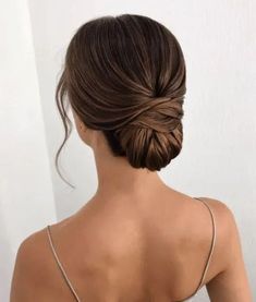 Low Bun Wedding Hair, Sanggul Modern, Formal Hairstyles For Long Hair, Wedding Hair Up, Low Bun Hairstyles, Simple Prom Hair, Guest Hair, Bridesmaid Hair Makeup, Stylish Hairstyles