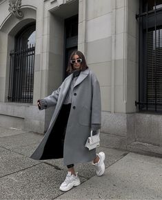 Winter Stylish Outfits, Trench Coat Outfit Fall, Grey Coat Outfit, Long Coat Outfit, Trench Coat Fall, Zara Style, Gray Coat, Trench Coat Outfit, Chic Winter Outfits