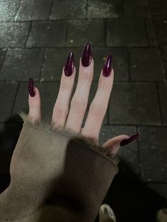 Dark Purple Nails, Plum Nails, Kutek Disney, Dark Red Nails, Purple Acrylic Nails, Desain Quilling, Nagel Tips, Goth Nails