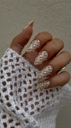 3D Pearl and Gold Glam Nails, stylish autumn nails, autumn nail art, autumn nail designs, trendy fall nails Gold Glam Nails