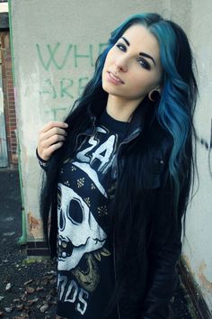 Black Hair With Blue Highlights, Blue Hair Highlights, Indie Scene Hair, Blue Black Hair, Dark Blue Hair, Aqua Hair, Tumblr Hair, Alternative Hair, Scene Hair