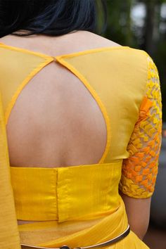 Yellow sheer and threadwork boatneck Steampunk Casual, ब्लाउज बैक नेक डिजाइन, Detail Couture, Saree Blouse Neck Designs, Simple Blouse Designs, Blouse Designs Silk