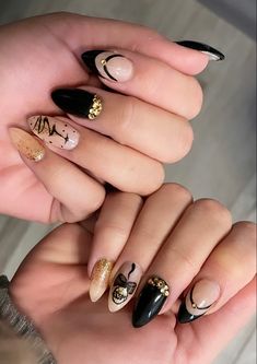 Black And Gold Christmas Nail Designs, Black And Gold Holiday Nails, Black And Gold Christmas Nails, Gold Holiday Nails, New Years Nails, Snow Nails, Christmas Nail Ideas, New Years Nail Designs, Almond Acrylic