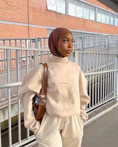 Hijabi Tracksuit Outfit, Hijabi Street Style, Casual Bar Outfits, Tracksuit Outfits, Modest Casual, Hijab Simple, Modest Casual Outfits, Muslimah Outfit, Modern Hijab