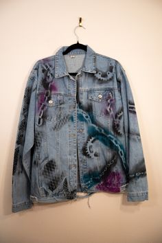 Distressed light wash trucker denim jacket. Spray-painted using chains, bike gears, and reused materials. Great streetwear statement jacket, wash separately on cold. Spray Paint Jacket, Acid Wash Grunge Denim Jacket For Streetwear, Grunge Acid Wash Denim Jacket For Streetwear, Jacket Painting Ideas, Spray Paint Jeans, Clothes Painting, Reused Materials