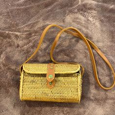 Weaved Wooden Purse With Long Strap. Never Used. Measurements Of Purses 8.5”X6”. Strap- 50”, Non Adjustable. Casual Gold Straw Bag For Beach, Casual Gold Straw Beach Bag, Casual Gold Straw Bag For Summer, Gold Straw Bag For Summer, Harry Potter Handbags, Sparkle Purse, Wooden Purse, Navy Bag, Pink Crossbody Bag