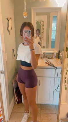 Legging Running Outfit, Racerback Outfit Ideas, Athletic Lululemon Outfits, Over Sized Zip Up Hoodie Outfit, Align Tank With Jean Shorts, Outfits For Bodysuits, Cute Athletic Outfits For Fall, Basic Outfits Athletic, Layered Gym Outfit