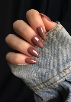 Different Acrylic Shapes, Shorter Oval Nails, Brown Acrylic Nails Almond, Earthy Nail Colors, Novemember Nails, Neutral Nails Fall, Fall Neutral Nails, Terracotta Nails, Chic Fall Nails