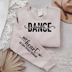 Free Dance Svg, Dance Mom Shirt Ideas, Mom Gadgets, Dance Mom Svg, Stage Dance, Dance Mom Shirts, Mom Pride, Mom Design, Dance Gifts