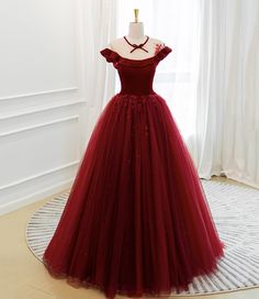 A Line Evening Gown, Gown Aesthetic, Prom Dress A Line, Sweet Sixteen Dresses, Tulle Long Prom Dress, Red Ball Gown, Wedding Lehenga Designs, Classy Prom Dresses, Princess Ball Gowns