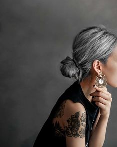 Top 30 Gray Hair Ideas For You To Explore (2022 Updated) 10 Long White Hair, Gorgeous Gray Hair, Grey Hair Inspiration, Beautiful Gray Hair, Silver Grey Hair, Natural Gray Hair, Long Gray Hair, Penteado Cabelo Curto, Grey Hair Color