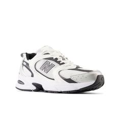 New Balance 530 'White Silver Metallic' MR530LB New Balance 530 Silver, Best Sandals For Men, New Balance Homme, Black Shoes Men, Modern Tech, Black And White Sneakers, Limited Edition Sneakers, New Balance Men, Sneakers For Men