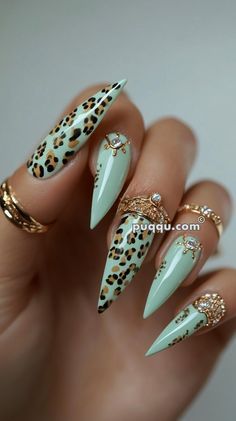 Nail Turquoise, Leopard Nails Tutorial, 2025 Nails, Leopard Nail Designs, Nails Painted, Animal Print Nails Art, Pedi Ideas, Long Stiletto Nails, Queen Nails