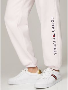 Tommy Hilfiger women's pant. Ideal for year-round wear, our medium weight sweatpants are made from cotton-blend fleece that feels soft against the skin. Designed with slash side pockets, an elastic waistband with an internal drawstring, and elastic cuffs, this sporty pair is made complete with our embroidered logo at the leg.  Material: 70% Better Cotton Initiative (bci) Cotton, 30% Polyester. Sporty Spring Joggers For Elevated Casual Wear, Casual Tommy Hilfiger Bottoms For Loungewear, Casual Tommy Hilfiger Loungewear Bottoms, Tommy Hilfiger Casual Loungewear Bottoms, Sporty Sweatpants For Elevated Casual Spring, Tommy Hilfiger Casual Pants For Spring, Trendy White Jogging Bottoms, White Cotton Tommy Hilfiger Bottoms, Tommy Hilfiger White Cotton Bottoms