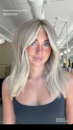 Full Head Blonde Highlights With Root Smudge, Medium Length Bleach Blonde Hair, Shoulder Length Bright Blonde Hair, Blonde Hair Inspiration Medium Length, Platinum Medium Length Hair, Short Blonde Hair Money Piece, Shortish Blonde Hair, Blonde Inspo Pics, Old Money Blonde With Money Piece