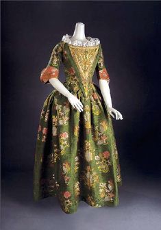 A timeline in green – Atelier Nostalgia Fashion History Timeline, 17th Century Fashion, Embroidered Lace Dress, Century Clothing, Antique Dress, Retro Mode