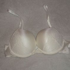 White Lace Padded Bra New Without Tags Elegant White Stretch Bra, Elegant White Bra With Lined Body, Elegant White Lined Bra, Feminine White Push-up Bra, White Feminine Bra With Lined Body, Feminine White Bra With Lined Body, White Lace Bra, Padded Bra, Padded Bras