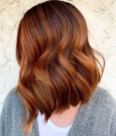 Medium-Length Hair with Auburn Balayage Auburn Hair Color With Highlights, Medium Auburn Hair Color, Hair Color With Highlights, Natural Auburn Hair, Medium Auburn Hair, Deep Auburn Hair, Light Auburn Hair Color, Color With Highlights, Brown Auburn Hair