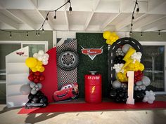 Disney cars first birthday decoration lightning McQueen Cars Themed Balloon Arch, Disney Cars Cutouts, Cars Theme Backdrop Ideas, Cars Backdrop Ideas, Cars Photo Backdrop, Cars Birthday Theme Decorations, Cars Balloon Arch, Disney Cars Birthday Backdrop