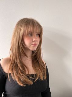 #hairstyleideas Layers With Straight Bangs, Layered Fringe Haircut, Blond Hair With Fringe, Front Layers With Bangs, Anime With Bangs Icon, Layered Hair With Full Bangs, Wispy 90s Bangs, Butterfly Haircut Not Styled, Straight Hair Bangs Layers