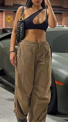 Cargo Club Outfit, Vegas Fits, Outfits Leggins, Patchwork Trousers, White Fashion Casual, High Waist Trousers, Streetwear Fits, Pride Outfit, Clothes Aesthetic