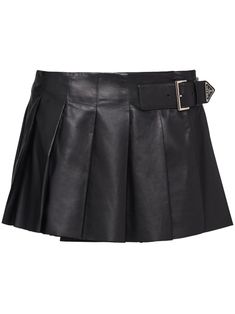 black leather fully pleated enamel triangle logo side buckle fastening silver-tone hardware Prada Clothes, Pleated Leather Skirt, Prada Skirt, Leather Miniskirt, Leather Pleated Skirt, Black Pleated Skirt, Triangle Logo