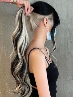 Black With Platinum Underneath, Two Tone Black And Blonde Hair, Black And Blonde Underneath Hair, Two Toned Hair Black And Blonde, Top Half Black Bottom Half Blonde Hair, Half Up Half Down Hair Color, White And Black Hair Color, Platinum Blonde Underneath Brown Hair, Two Tones Hairstyles