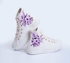 " CUTE BOUQUET  PURPLE EMBROIDERED WEDDING SHOES FOR BRIDE AND BRIDEMAIDS "           Custom Wedding Converse Platform/ Bridal Flower Embroidered Shoes/ Converse Shoes Embroidered With Purple Wedding Bouquets/ Shoes For Bridal  💸 Price includes Converse Shoes and floral embroidery as shown 🌸 You can send me your Converse/Vans shoes or I can buy them for you. We stock all the Converse and Vans shoes you want, if you want other Converse/Vans shoes in the store, please message us. Your embroidere Lavender Converse, Shoes For Bridal, Embroidered Wedding Shoes, Embroidered Shoes Converse, Embroidery Sketch, Dye Styles, Bouquet Purple, Embroidered Converse, Converse Platform