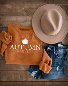 Orange Crewneck, Comfy Shirts, Autumn Harvest, Outfits Fall, Cute Fall Outfits, Jeans Outfit, Fall Sweatshirt