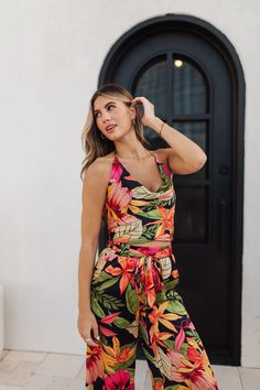 Unique Outfit, Tropical Floral Print, Flowy Skirt, Party Tops, Tropical Floral, Tropical Paradise, Halter Neckline, Layered Look, Sweater Weather