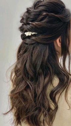 Simple hairstyles for long hairs | Cute trendy hairstyle Reception Hairstyles, Flowers In Her Hair, Open Hairstyles, Indian Bridal Hairstyles, Front Hair Styles