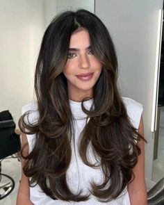 Rambut Brunette, Haircuts For Long Hair With Layers, Brown Hair Inspo, Simple Prom Hair, Hairstyles For Layered Hair, Prom Hairstyles For Long Hair, Long Layered Haircuts, Long Dark Hair, Blowout Hair