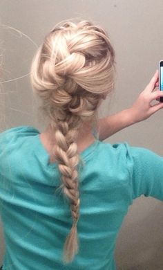 elsa from frozen hair Elsa Frozen Hair, Anna Hair, Elsa Hair, Elsa Disney, Frozen Hair, Peinados Hair Styles, Frozen Inspired, Hair Affair, Holy Cow