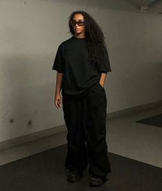 Oversized Outfit Black Women, Baggy Clothes Outfit Black, All Black Baggy Outfit, All Black Streetwear Women, All Black Fits, All Black Fit, Chubby Style, Joggers Outfit, Classy Casual Outfits